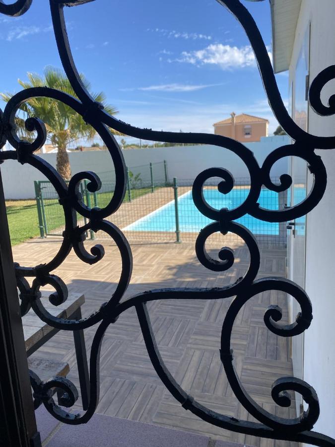 Villa Sumatra à Chiclana de la Frontera Extérieur photo